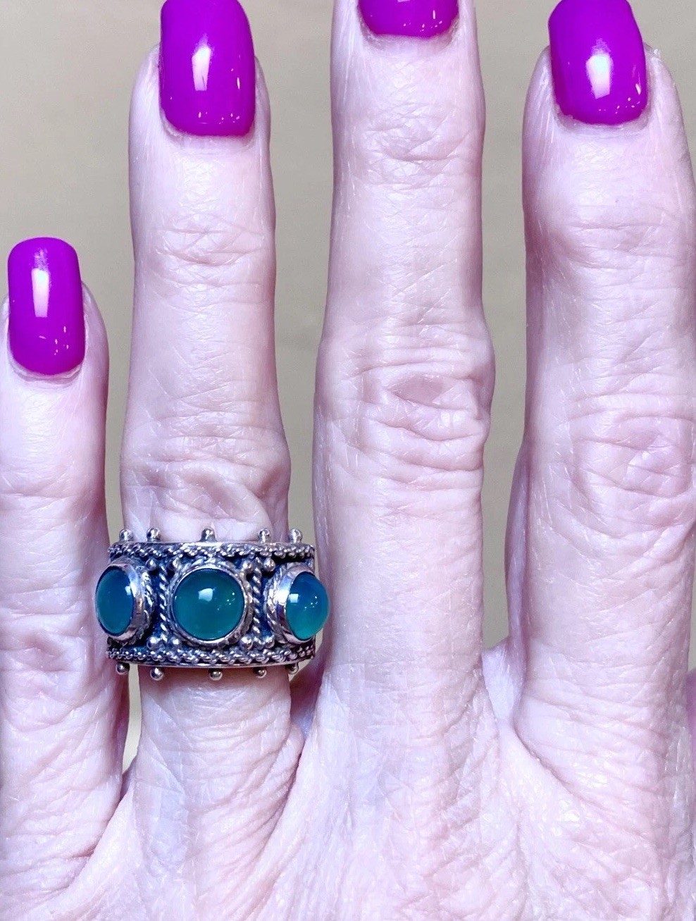 BEAUTIFUL Vintage Italian .800 Silver Green Chalcedony Ornate 3-Stone Band Ring