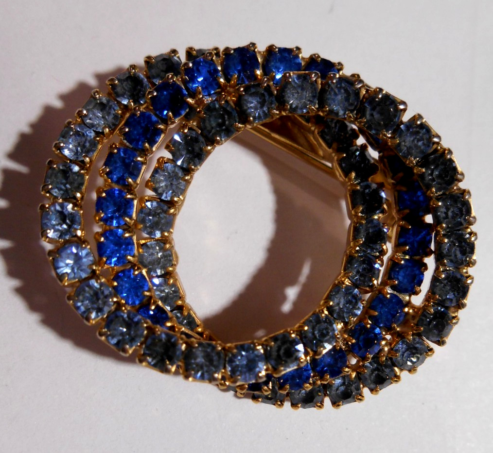 Vintage BLUE Tones Rhinestone Triple Circle Roundel Rings Brooch Pin