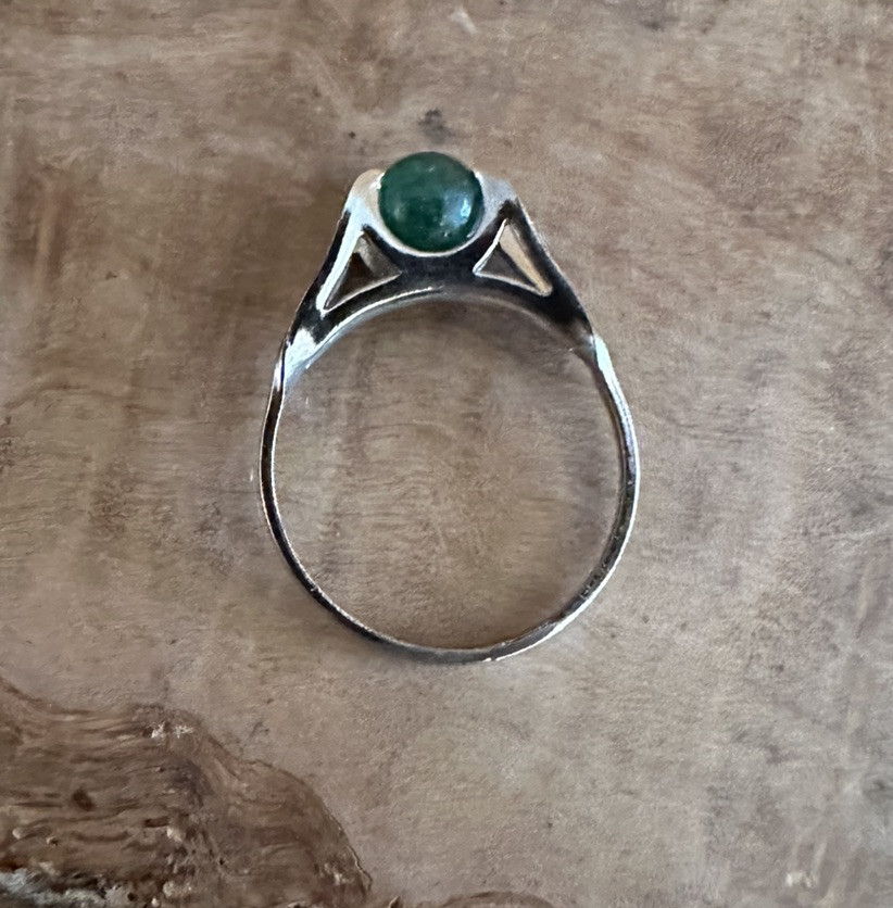 Vintage Silver Tone Ring Green Polished Stone Ring Size 4.25
