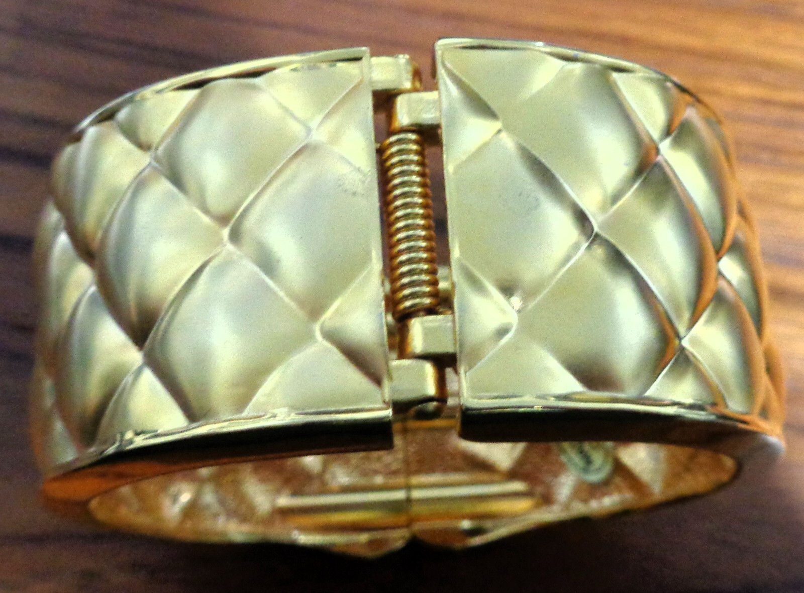 Lge GoldTone Diamond Pattern Hinge Bangle Bracelet -Unused- 2-7/8″x2-5/8″x1-1/4″