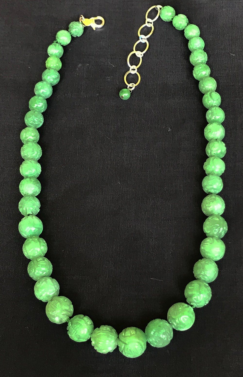 VINTAGE CHINESE LUCKY SYMBOL CARVED GREEN JADE BEADS NECKLACE 18″ + 3″