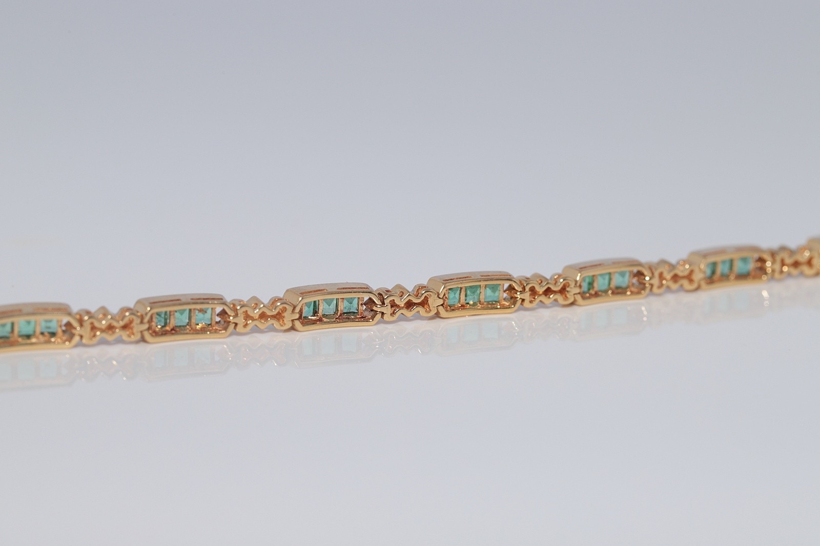 Vintage Circa 1980s 18k Gold Natural Diamond And Caliber Cut Emerald Bracelet