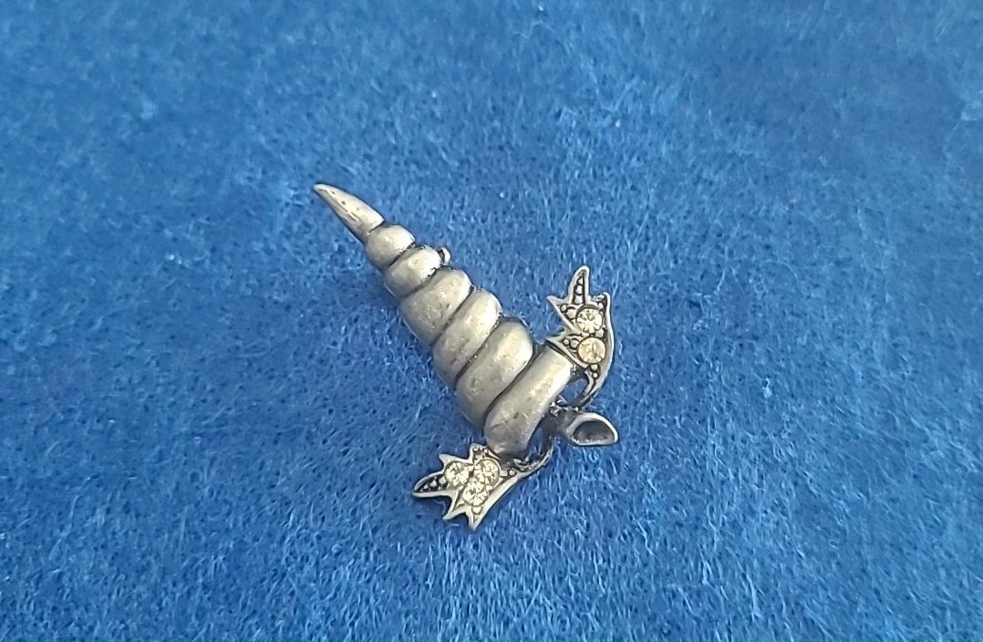 Fun Vintage Pewter Carrot w/Crystal Rhinestone Leaves On Top Brooch Pin
