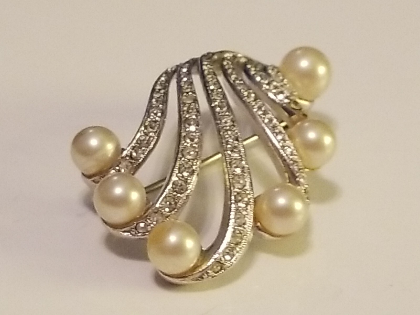 Elegant Brooch Pin Vtg Silver Toned Swirl Ribbon Pearl & CZ Encrusted 1.75″ Long