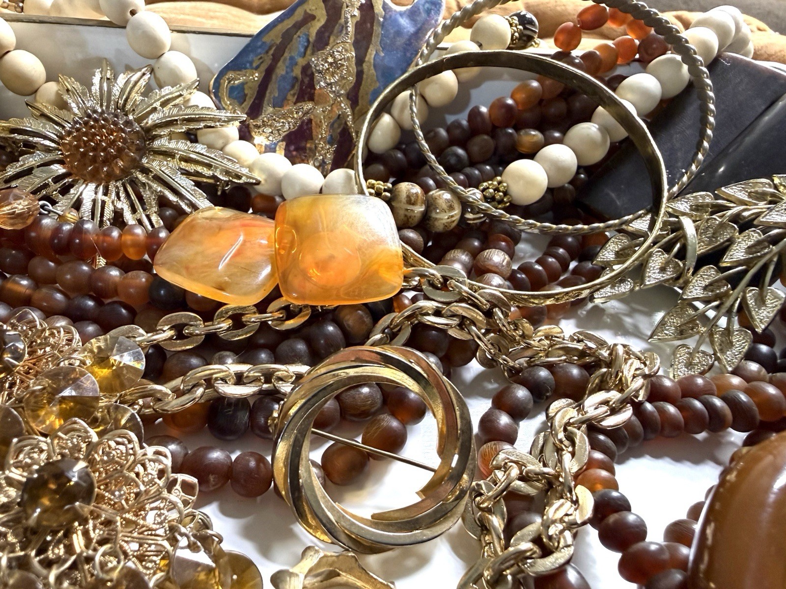 Hand Curated 20 Pc VINTAGE Earthtones Costume Jewelry Necklace Bracelet Lot V7