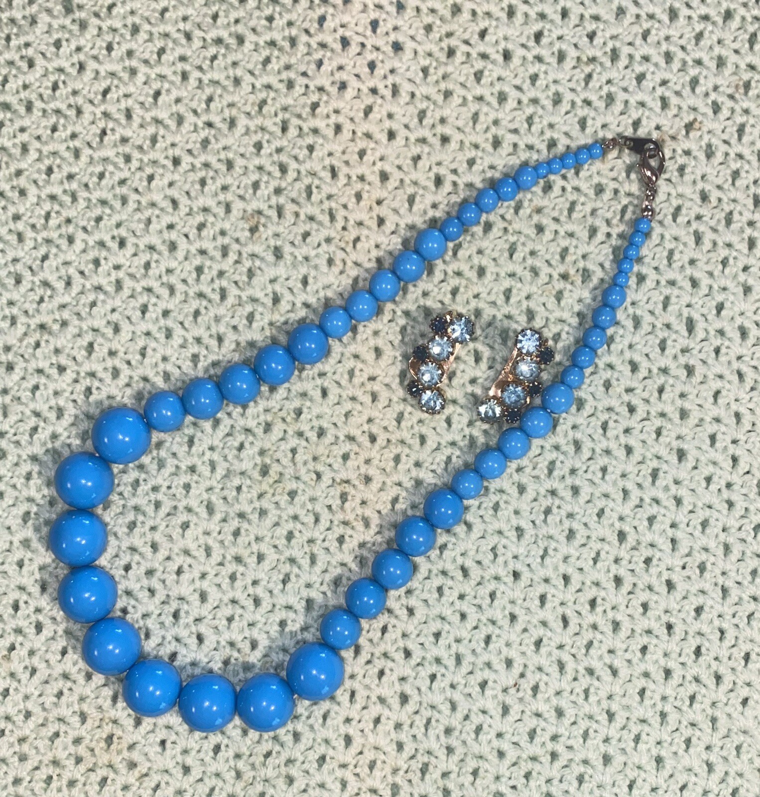 vintage bight blue beaded choker necklace and rhinestone clip on earrings