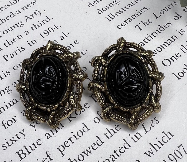Vintage Oval Clip On Earrings Scarab & Brass Tone 60s Egyptian Revival Jewels 🖤