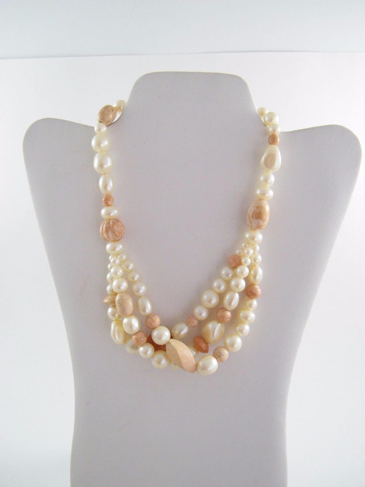 VINTAGE NEW RICHELIEU ~ 17 1/2″ NECKLACE FAUX PEARL & SALMON COLORED STONE BEADS