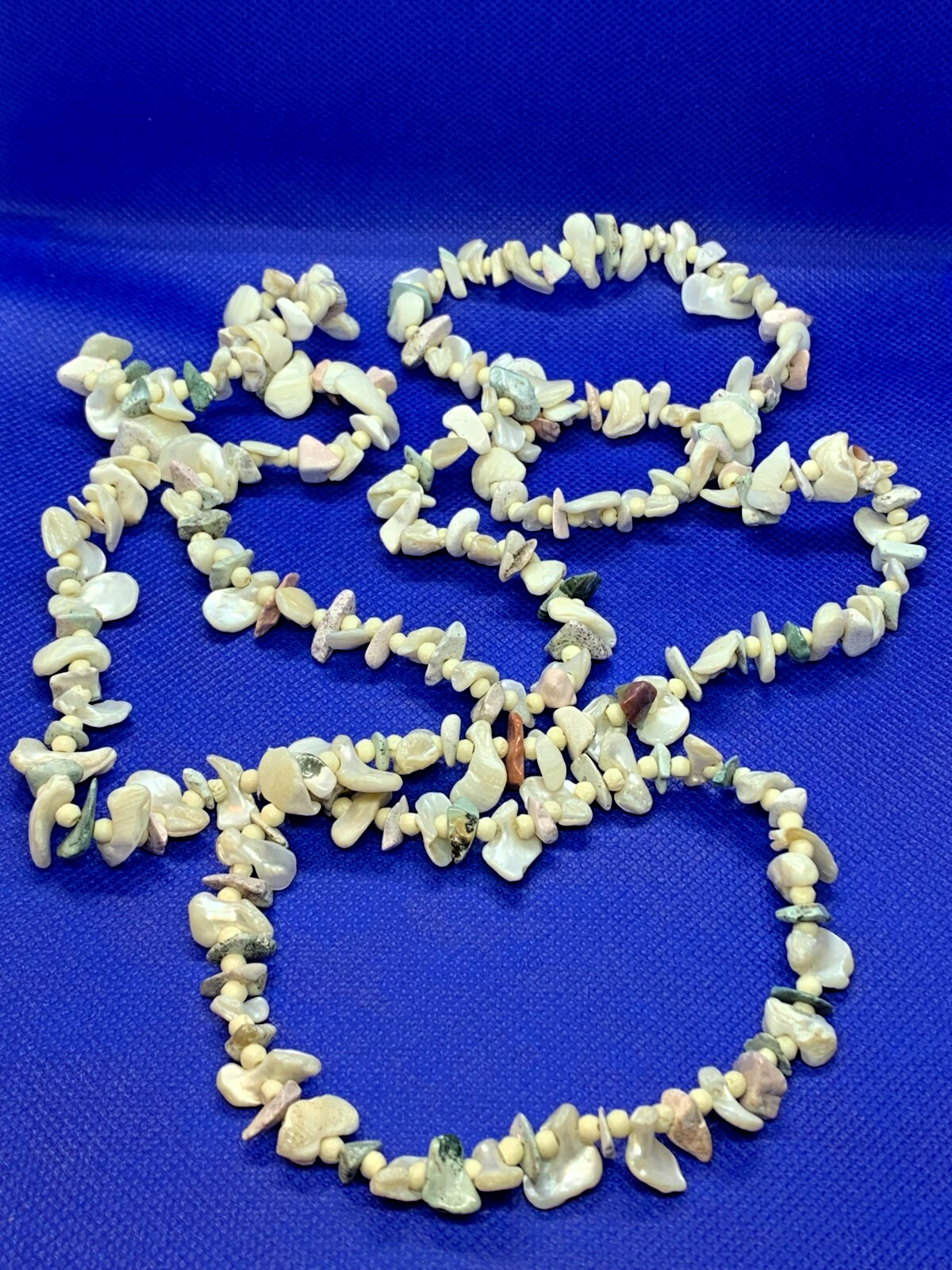Vintage Women’s Mother-Of-Pearl Beaded Rock and Shell Strand Necklace