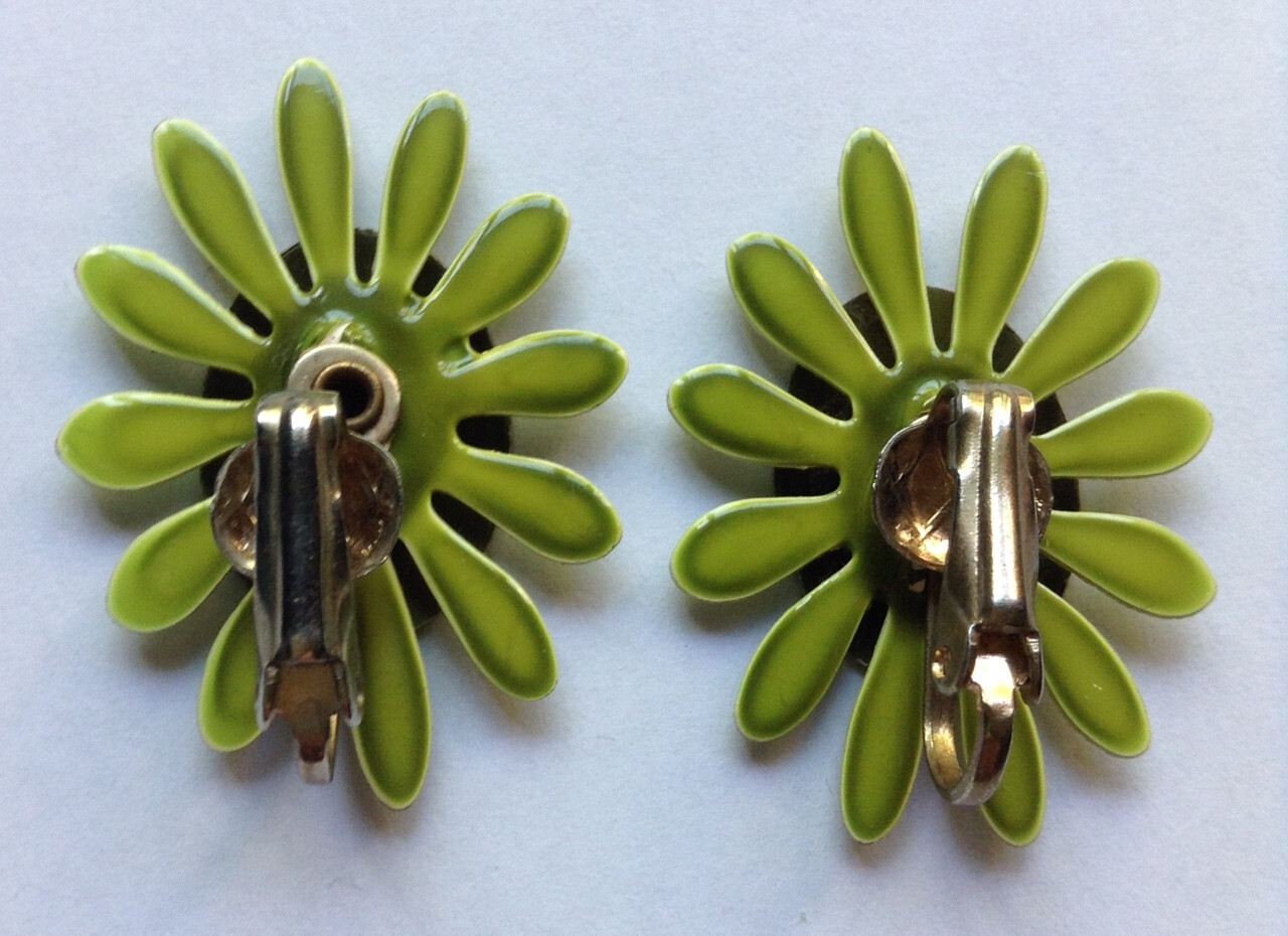 Vintage Retro 1960s Green Daisy Brooch + Clip-On Earrings Set, Antique Fashion