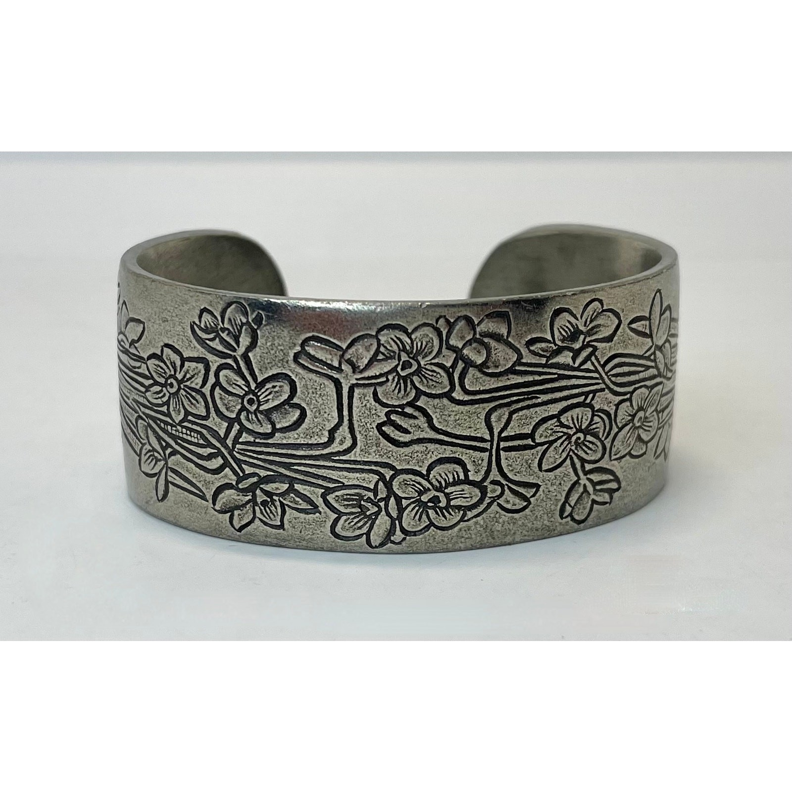 Salisbury Pewter Co. Cuff Bracelet Pewter Floral Flower DECEMBER Birthday
