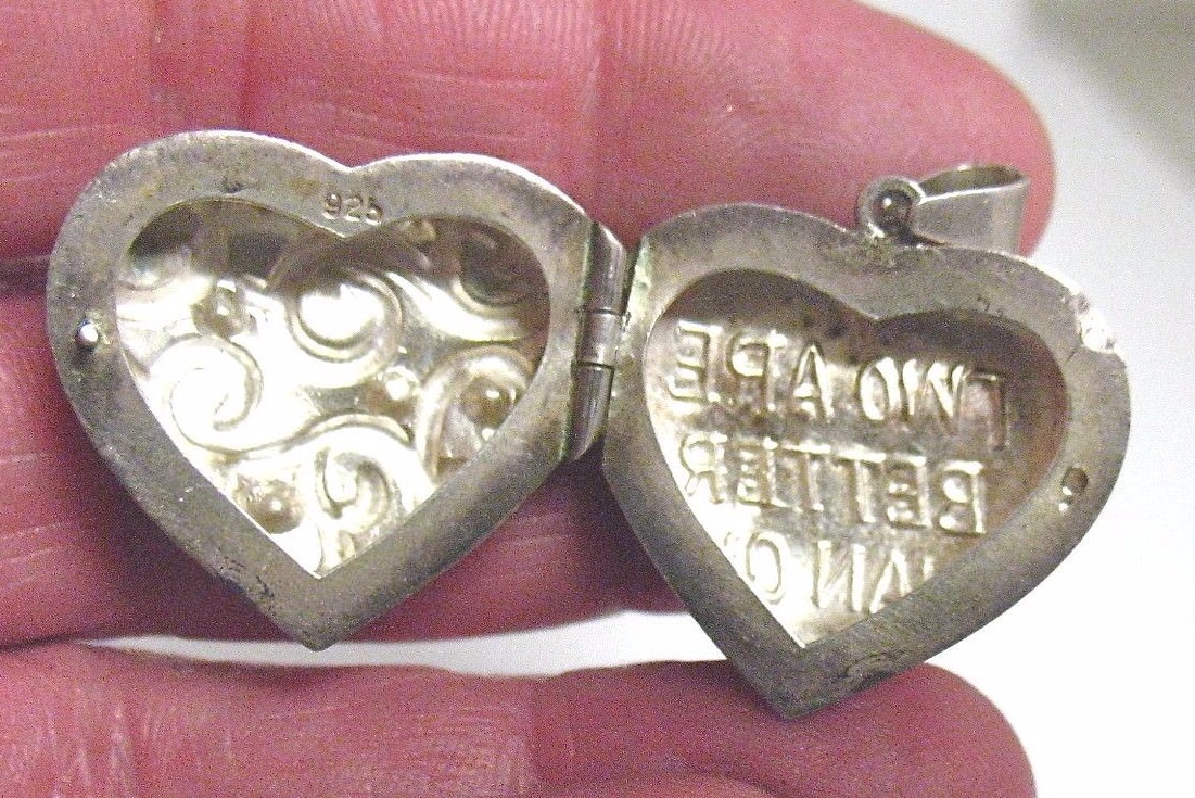 STERLING SILVER GARNET HEART PUFF LOCKET 23 MM 5.3 GMS SAYING ON THE BACK J-430