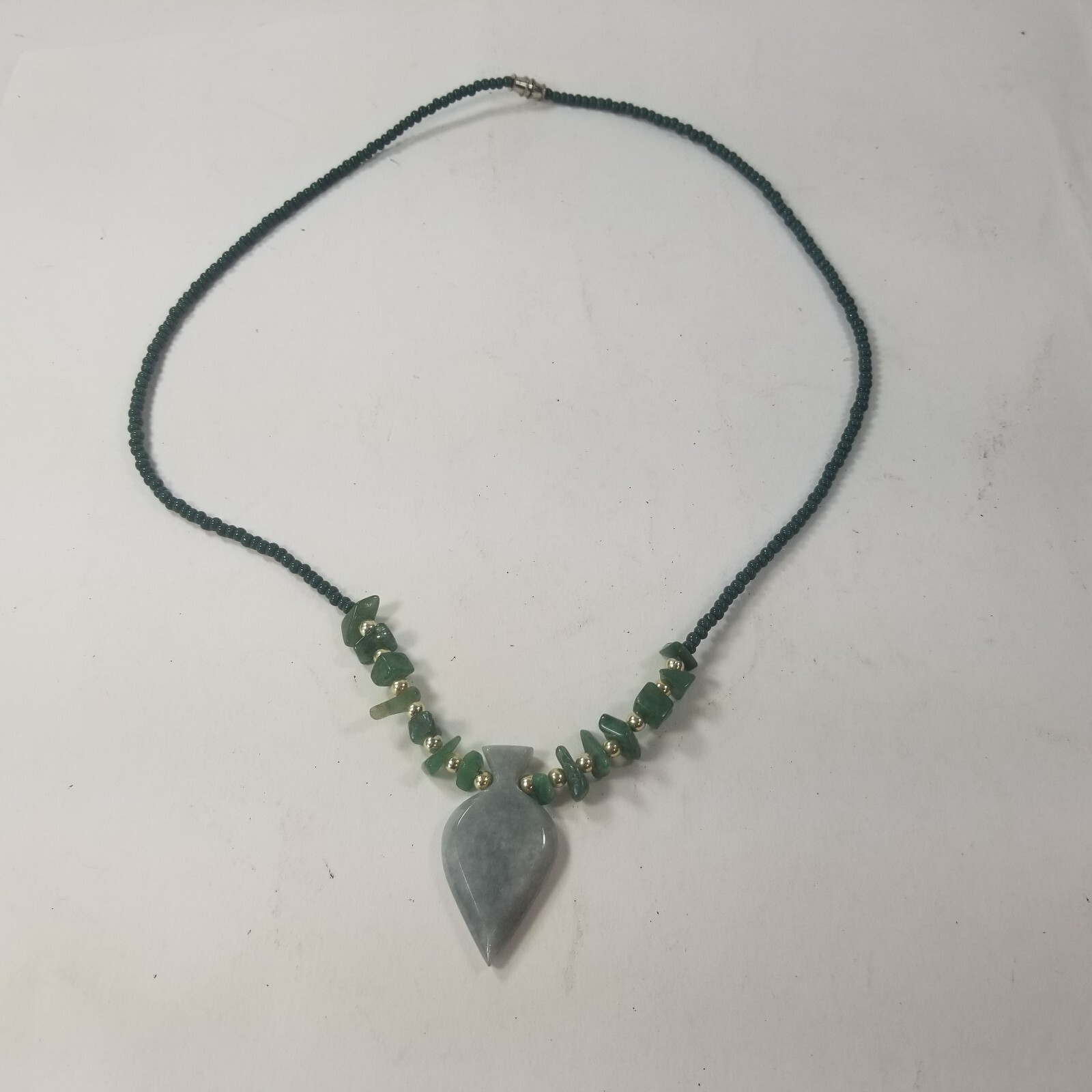 Vtg Natural Stone Beaded Necklace arrow shaped green