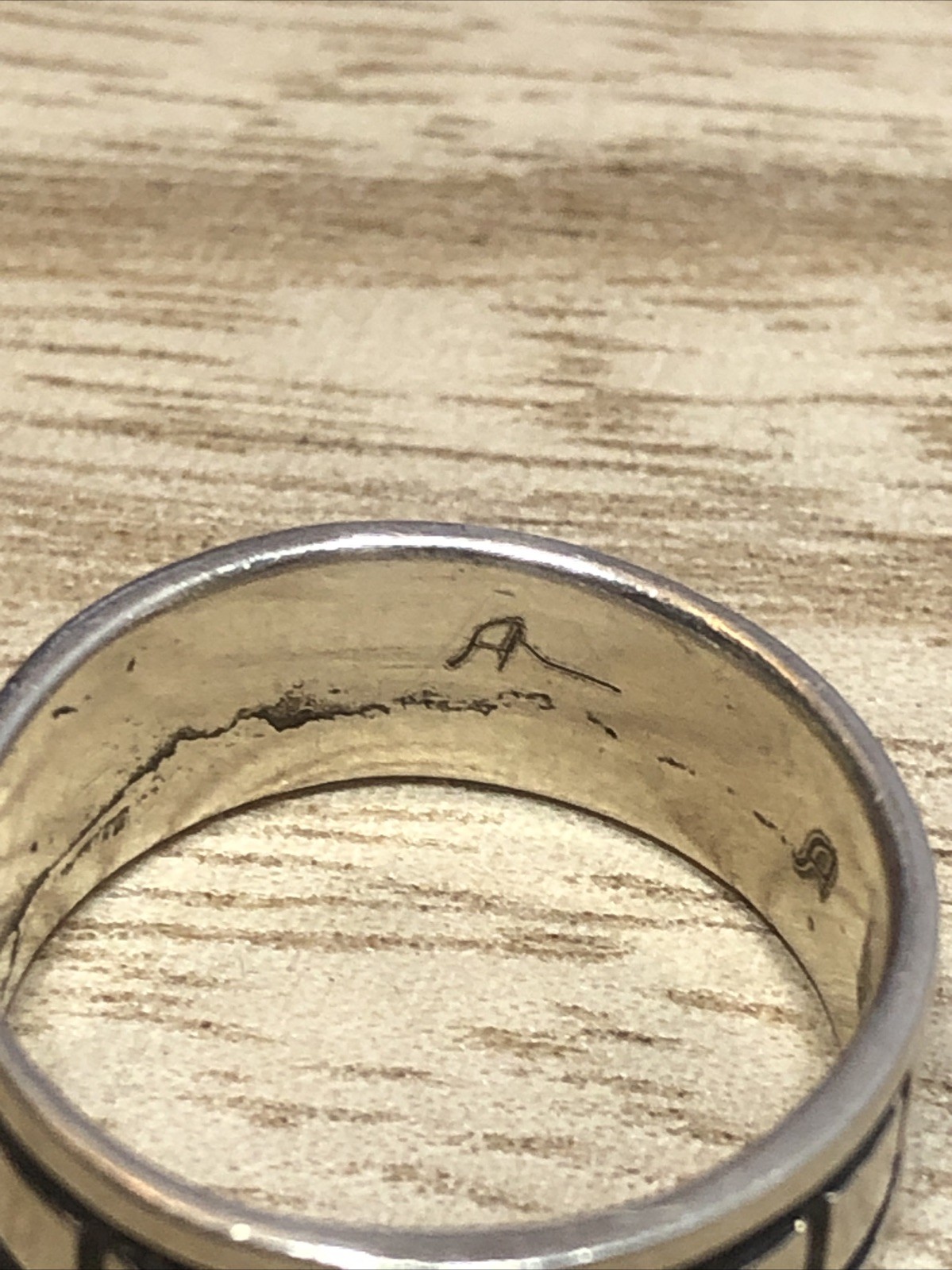 b.45. Signed Sterling Silver Vintage Patterned 8.4mm Band Ring Size 8.5s, 4.8g