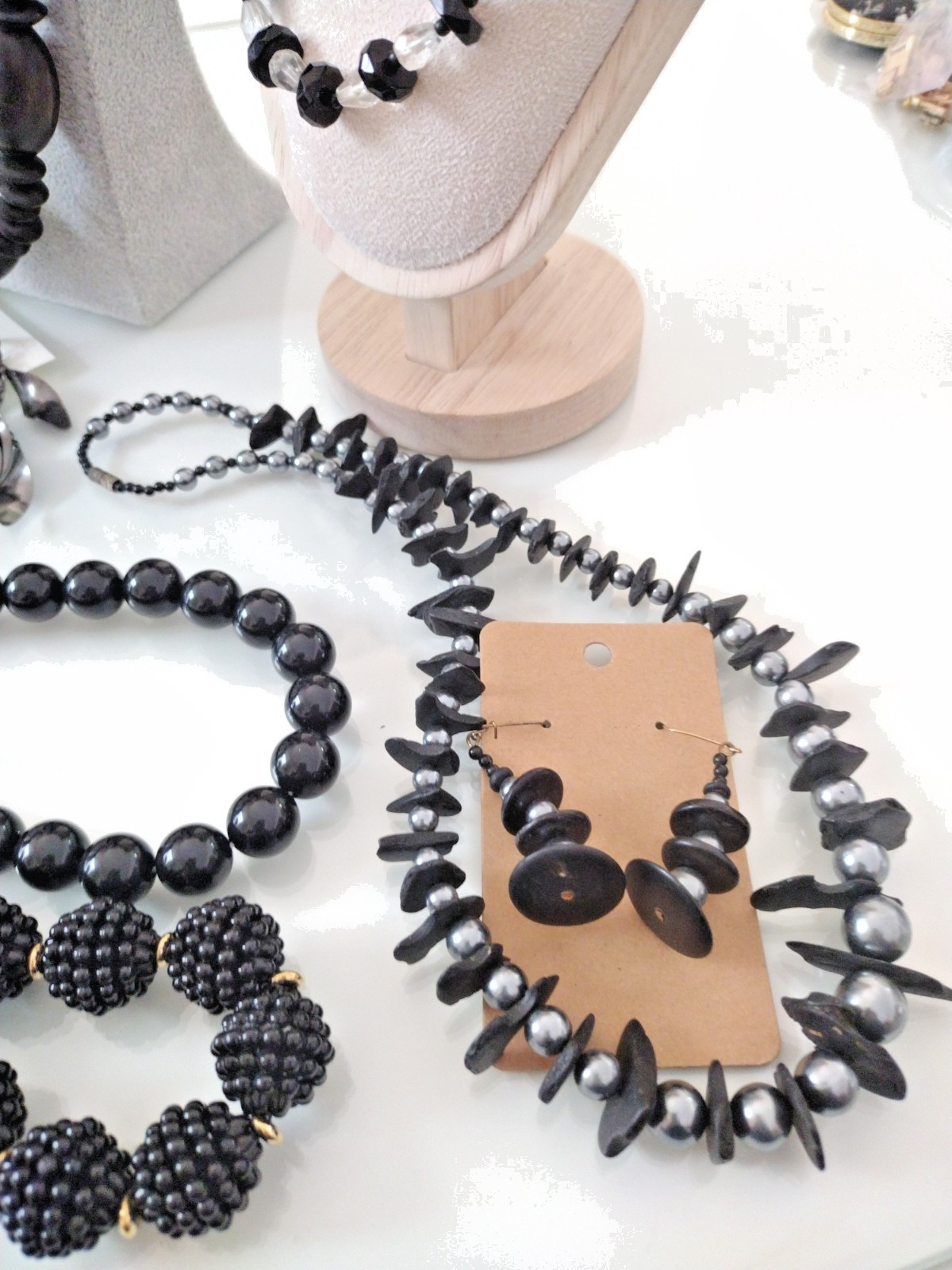 VTG BLACK GOLD BEAD Lot 37 pc All Wearable Some Signed Bracelet Necklace Earring