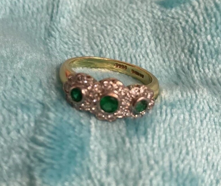 18K Lady’s Gemstone Fashion Ring Featuring 3Round Brilliant Cut Emerald Gemstone