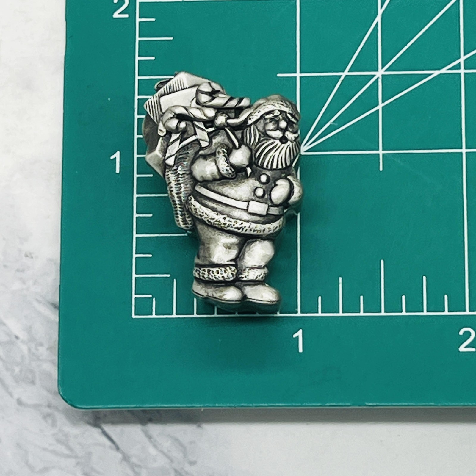 Vtg Ms. Dee Pewter Silver Tone Santa Claus Brooch Pin Christmas 1981 Collectable