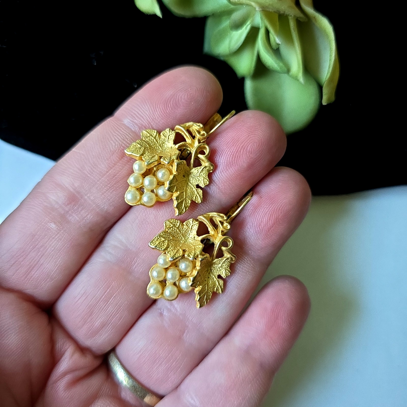 Vintage 80s Gold Brushed Faux Pearls Grape Clusters Pierced Earrings