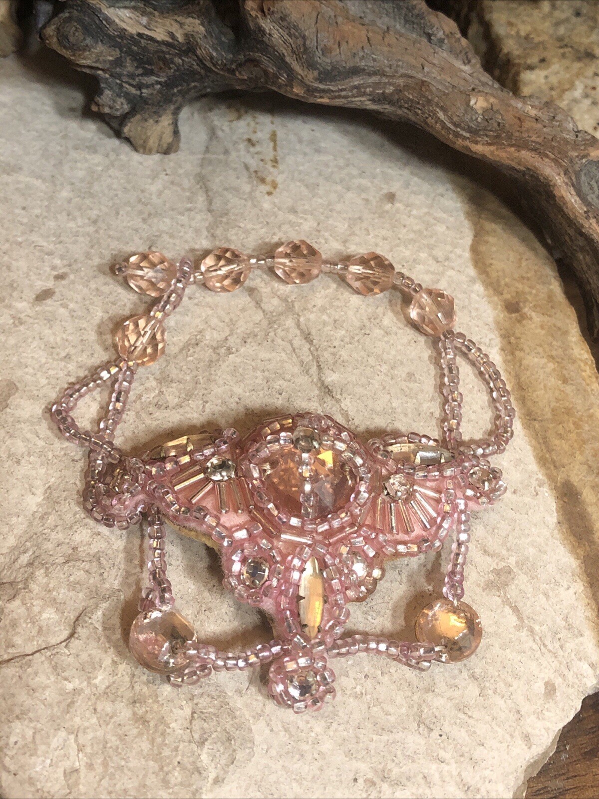 19. Vintage KAREN LANDON Faceted Glass Pink Seed Bead Dangle Bracelet 6 3/4″