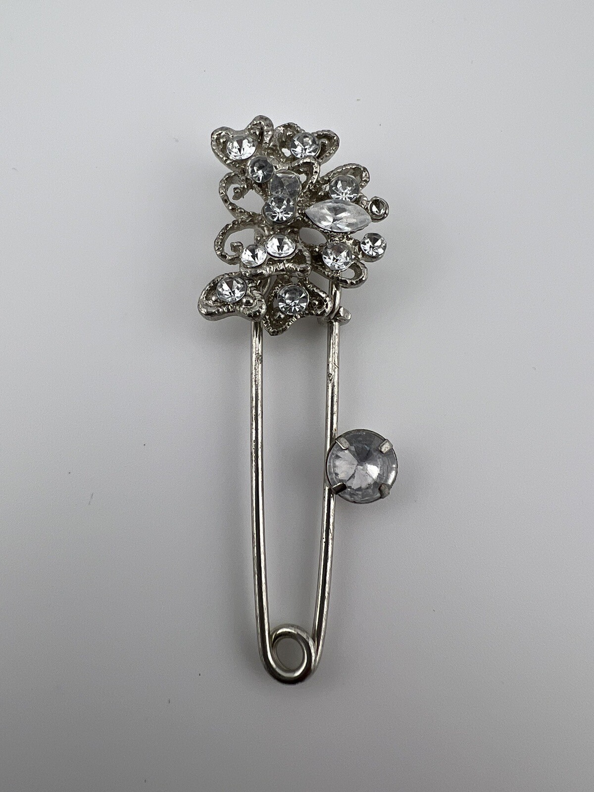 Vintage Pin Brooch Silver Toned With Clear Stones/Beads. Pre-Owned. Safety Clip