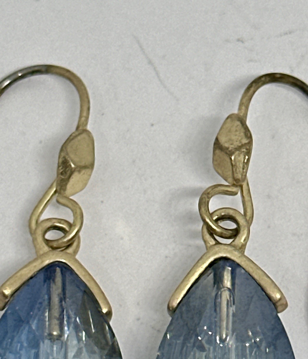 Vintage Gold Tone Blue Faceted Glass Dangle Pierced Earrings