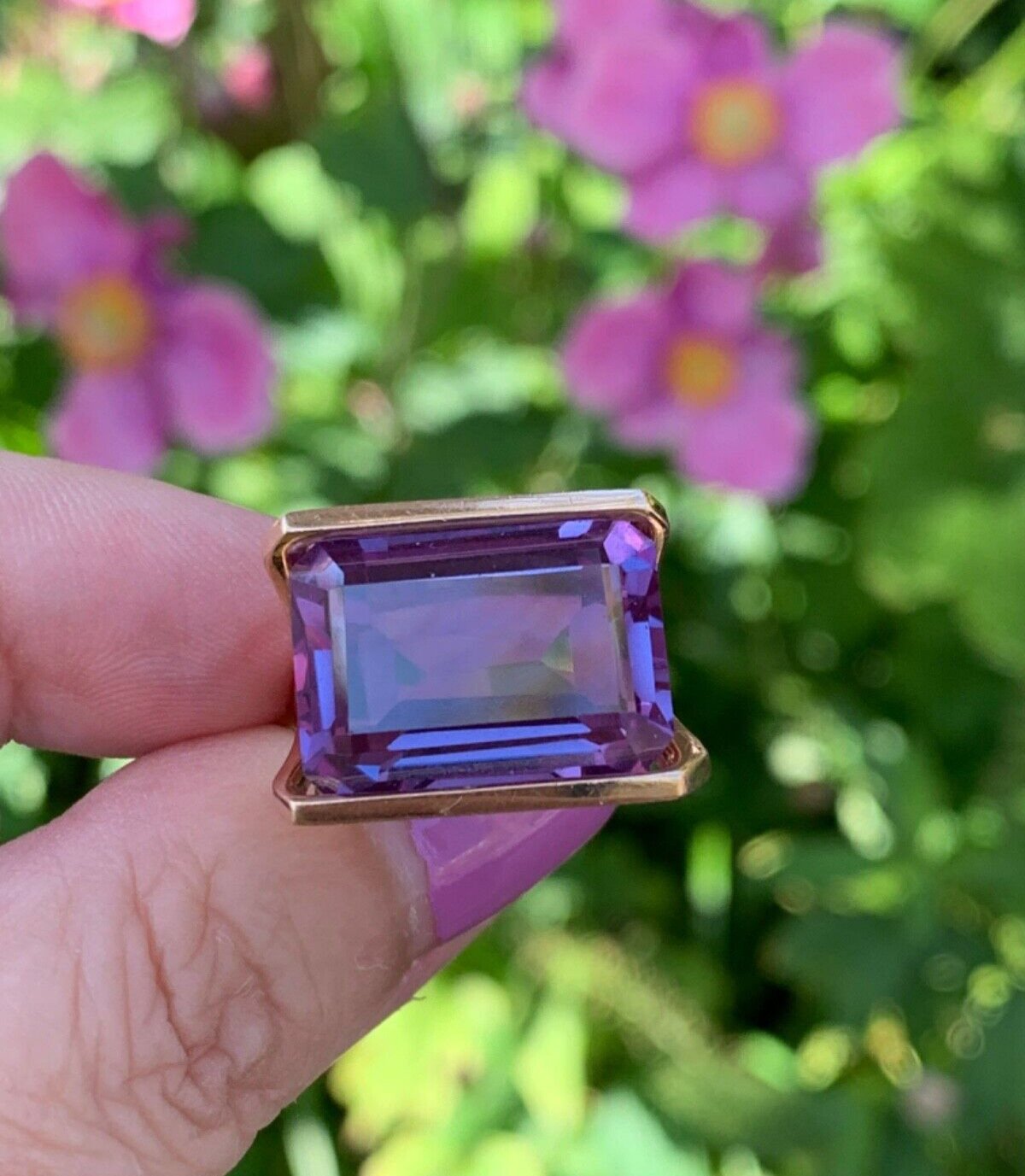 VINTAGE 14K GOLD HUGE EAST WEST TENSION SET PURPLE COLOR CHANGE SAPPHIRE RING