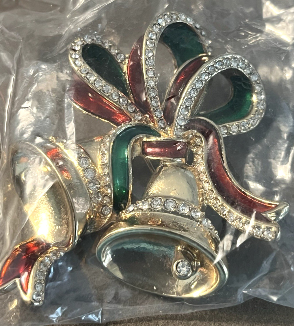 AVON 2005 HOLIDAY BELLS COLLECTION BROOCH IN SEALED PACKAGE NOS CHRISTMAS PIN
