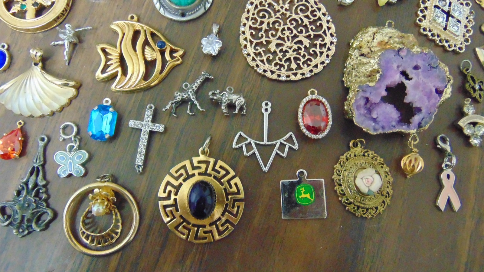 Huge Vtg lot of 141 Estate Pendants & Charms Mixed Materials And Styles