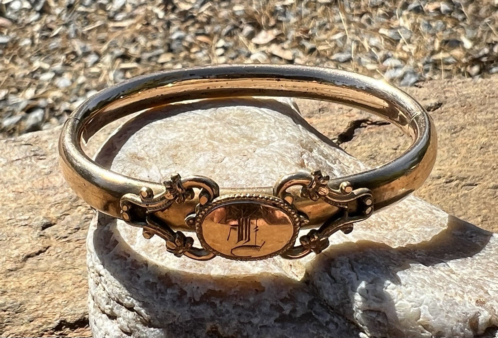 ANTIQUE HINGED BANGLE BRACELET UNMARKED GOLD-FILLED PUSH BUTTON ENGRAVED INITIAL