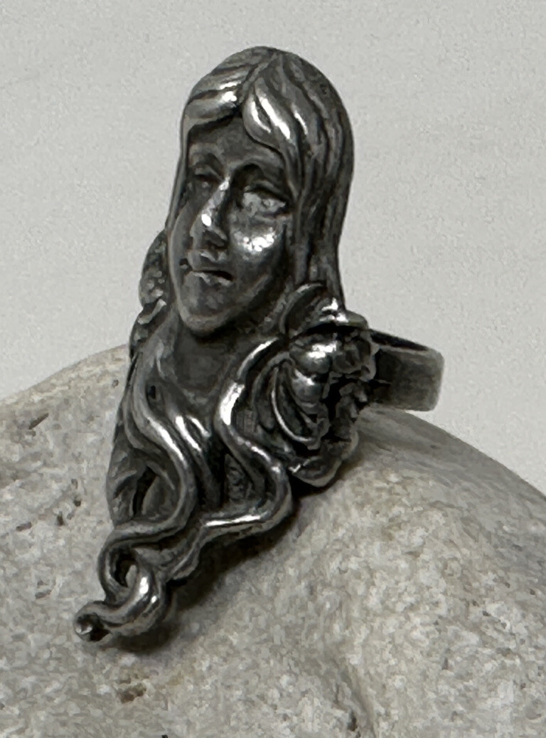 Vintage Maiden or Mermaid Figural Art Nouveau Cast Pewter Repousse Ring Size 7