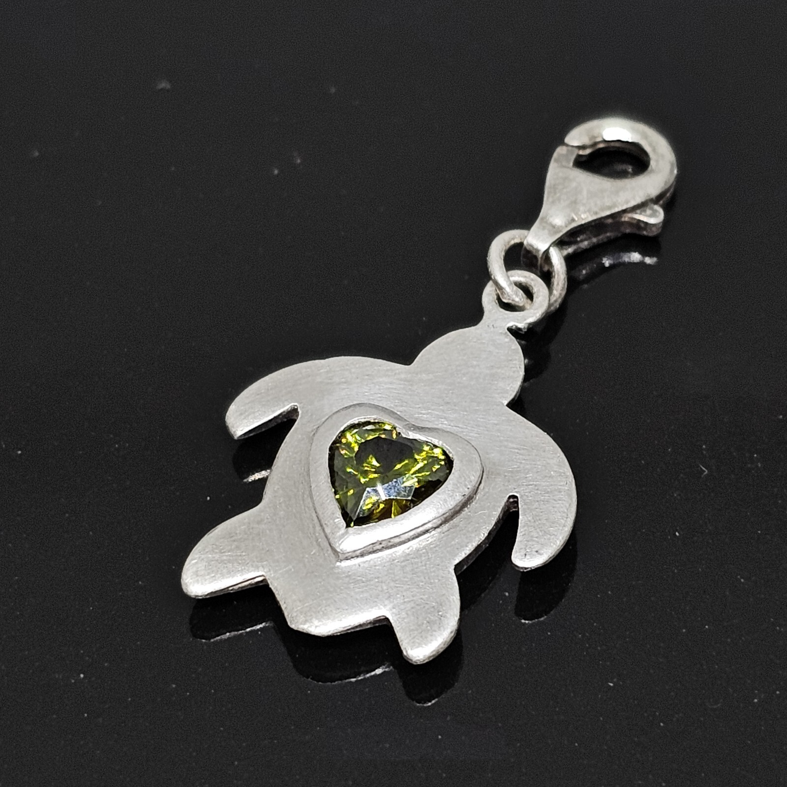 925 Sterling Silver – Peridot Gem Stone Heart Turtle Charm Pendant
