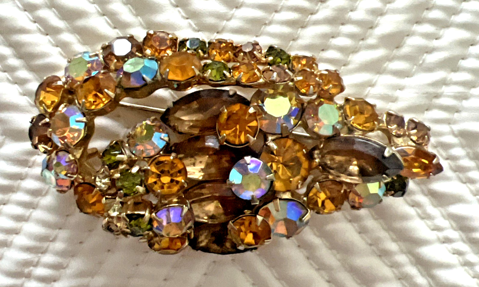 VINTAGE 1950’s AMBER AURORA BOREALIS BROOCH 2 3/4″ wide by 1 1/2″ high
