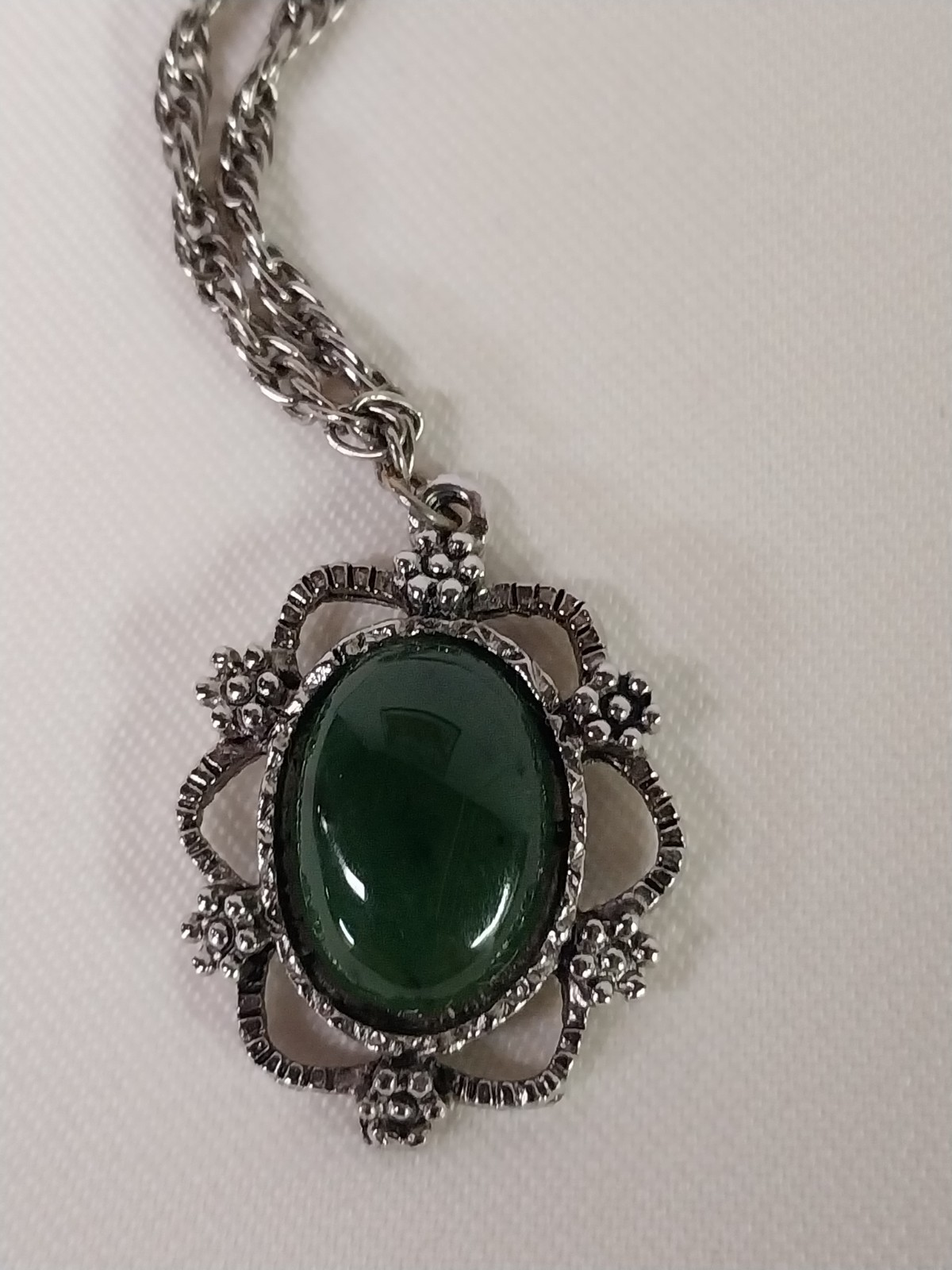 Vintage – Women’s Silver Necklace With Dark Green Stone Pendant Faux Jade 26 in