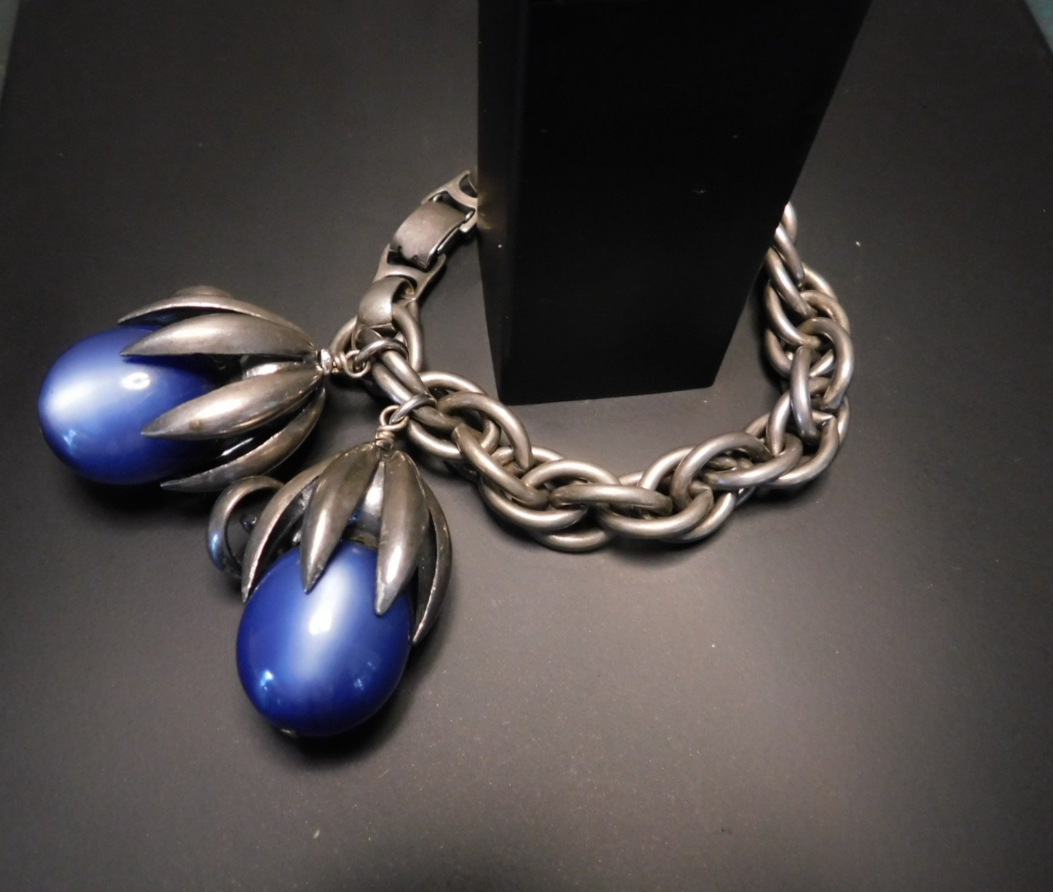 VTG. 1950’s NAPIER BLUE MOONGLOW KUMQUAT CHARM BRACELET 7 3/4″