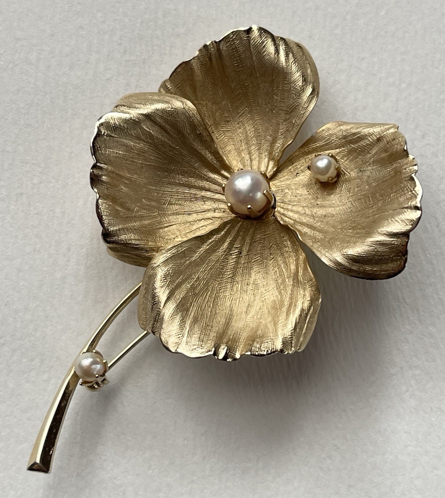 Vintage Textured Gold Tone Flower Pansy with Prong Set Faux Pearl Accents