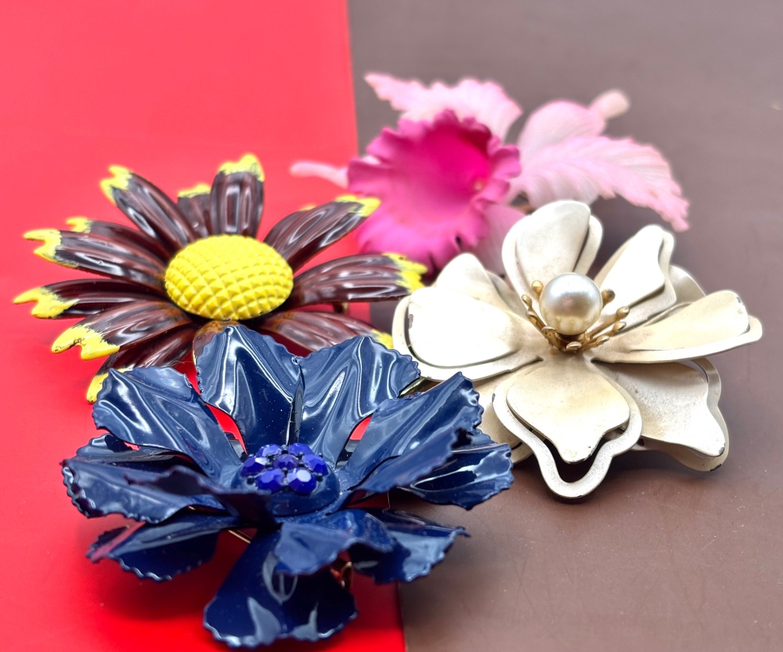 LOT OF 4 vintage Flower Brooches~RETRO Flower PINS~For Crafts~Mixed Media ART