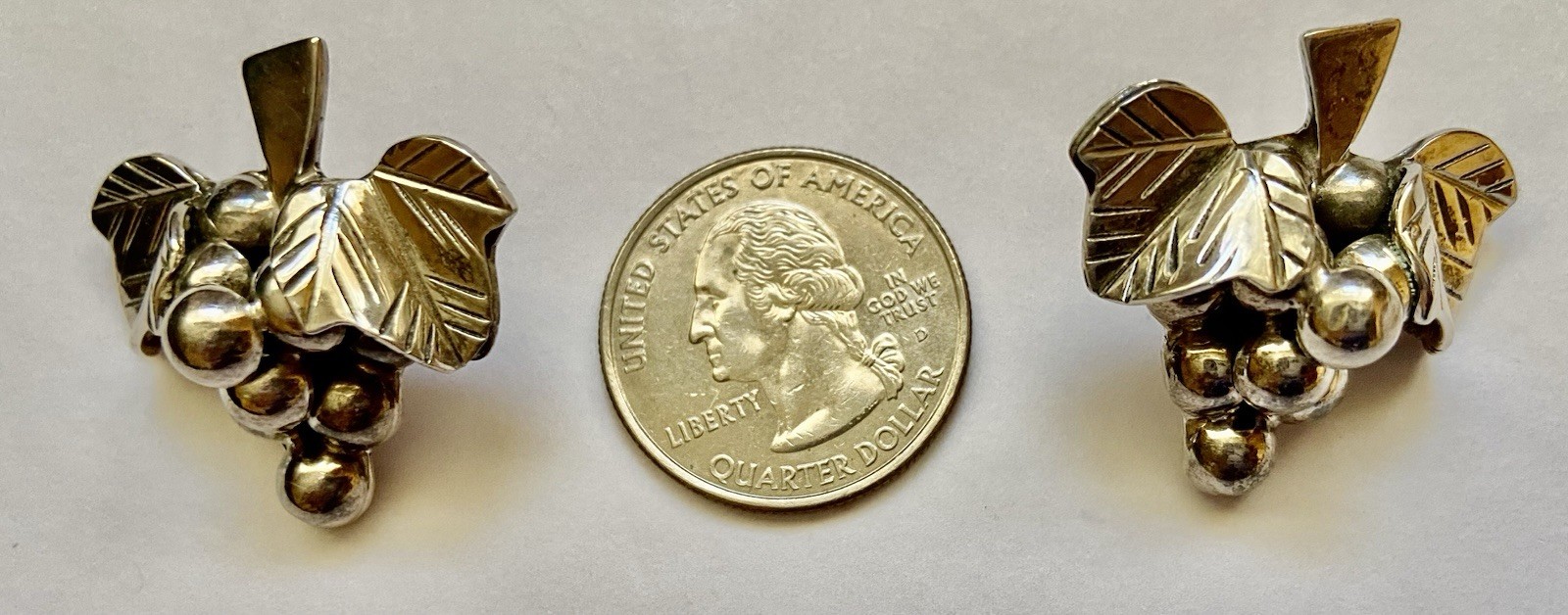 VINTAGE TAXCO MEXICO HANDCRAFTED 925 STERLING BUNCH OF GRAPES STUD EARRINGS