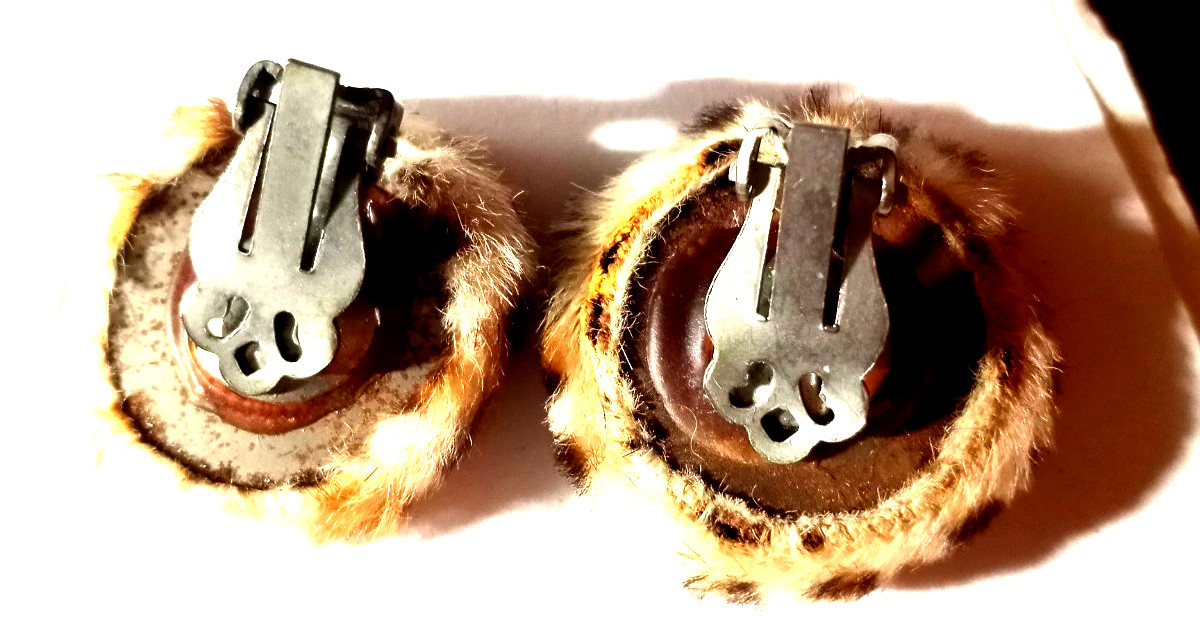 Vintage FUN FUR ! Leopard Faux Fur Clip on 1″ Earrings