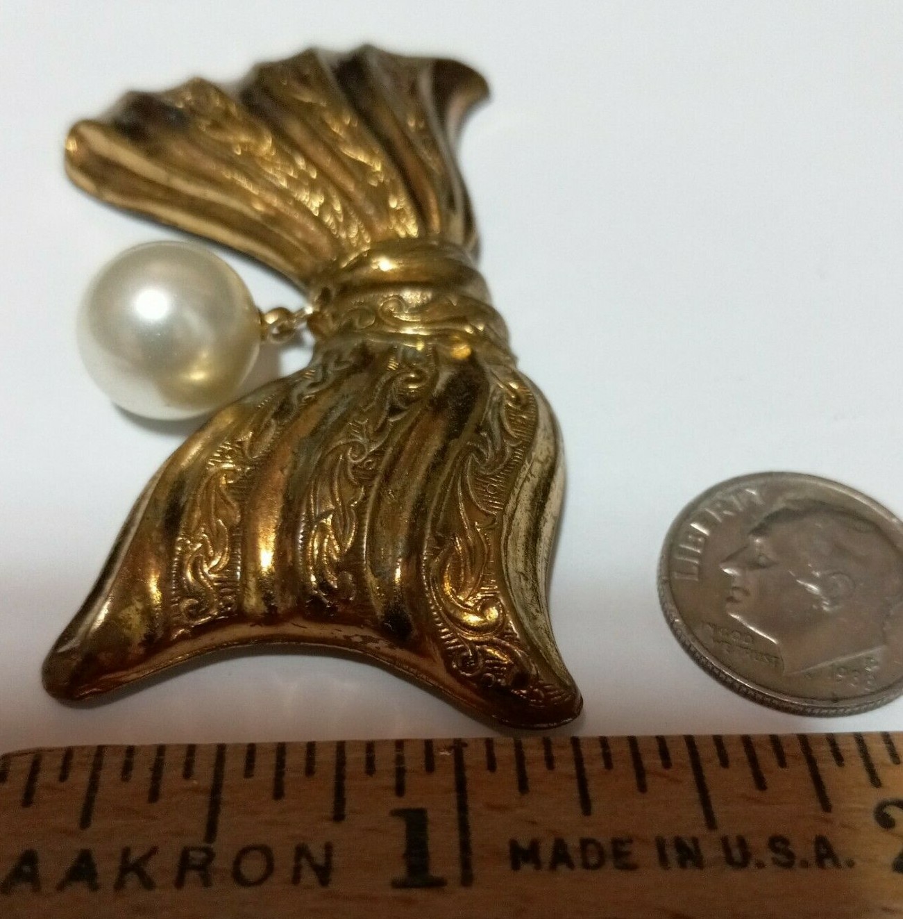 ANTIQUE BOW BROOCH SAFETY PIN CLASP GOLD IN COLOR WITH FAUX PEARL DANGLE VINTAGE