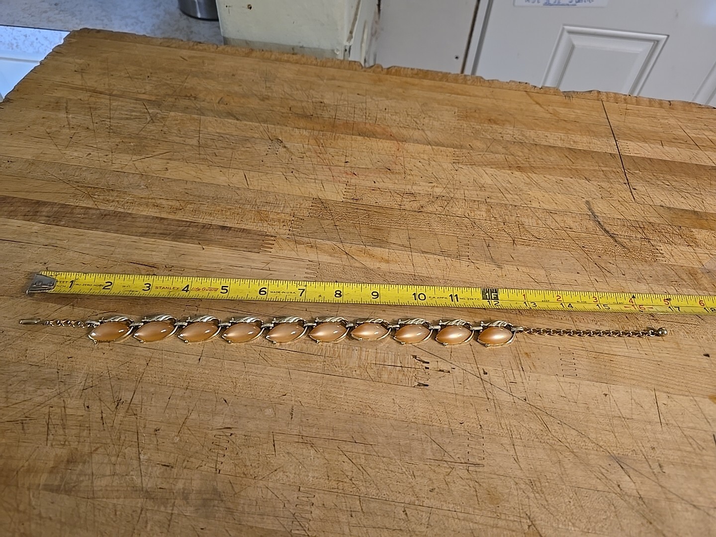 Vintage Gold Toned Brown Moonglow Lucite Necklace 16in