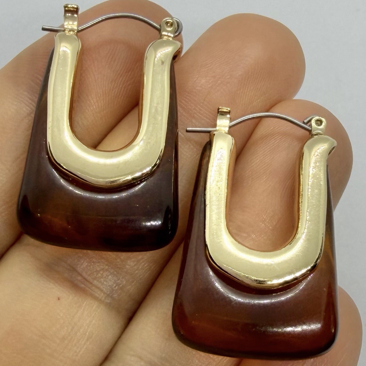 Vtg Amber Resin Chunky Saddle Hoop Statement Boxy Drop Earrings Goldtone Post