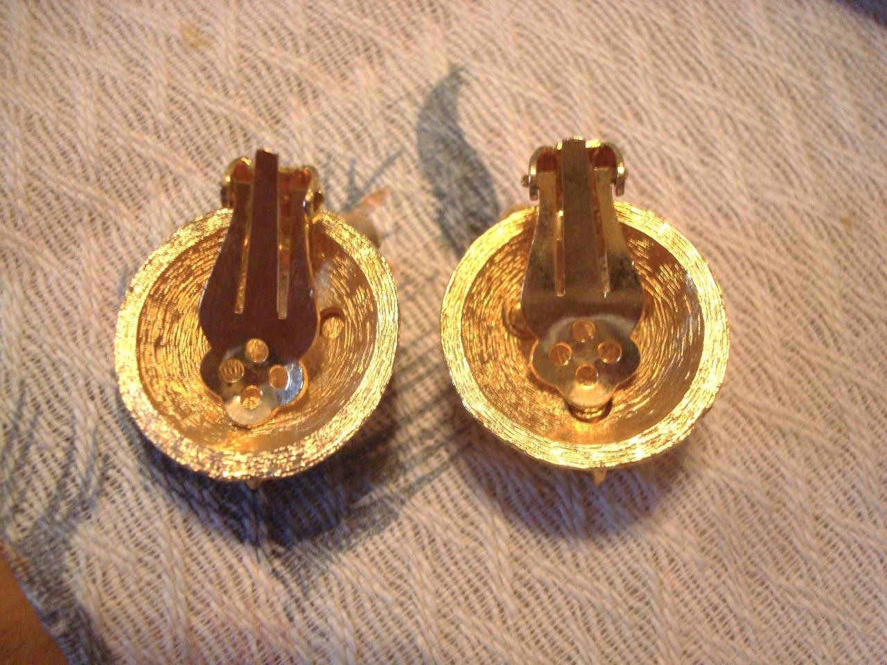 Vintage Domed Gold Tone Flower Clip Earrings With Brown Champagne Rhinestones KJ