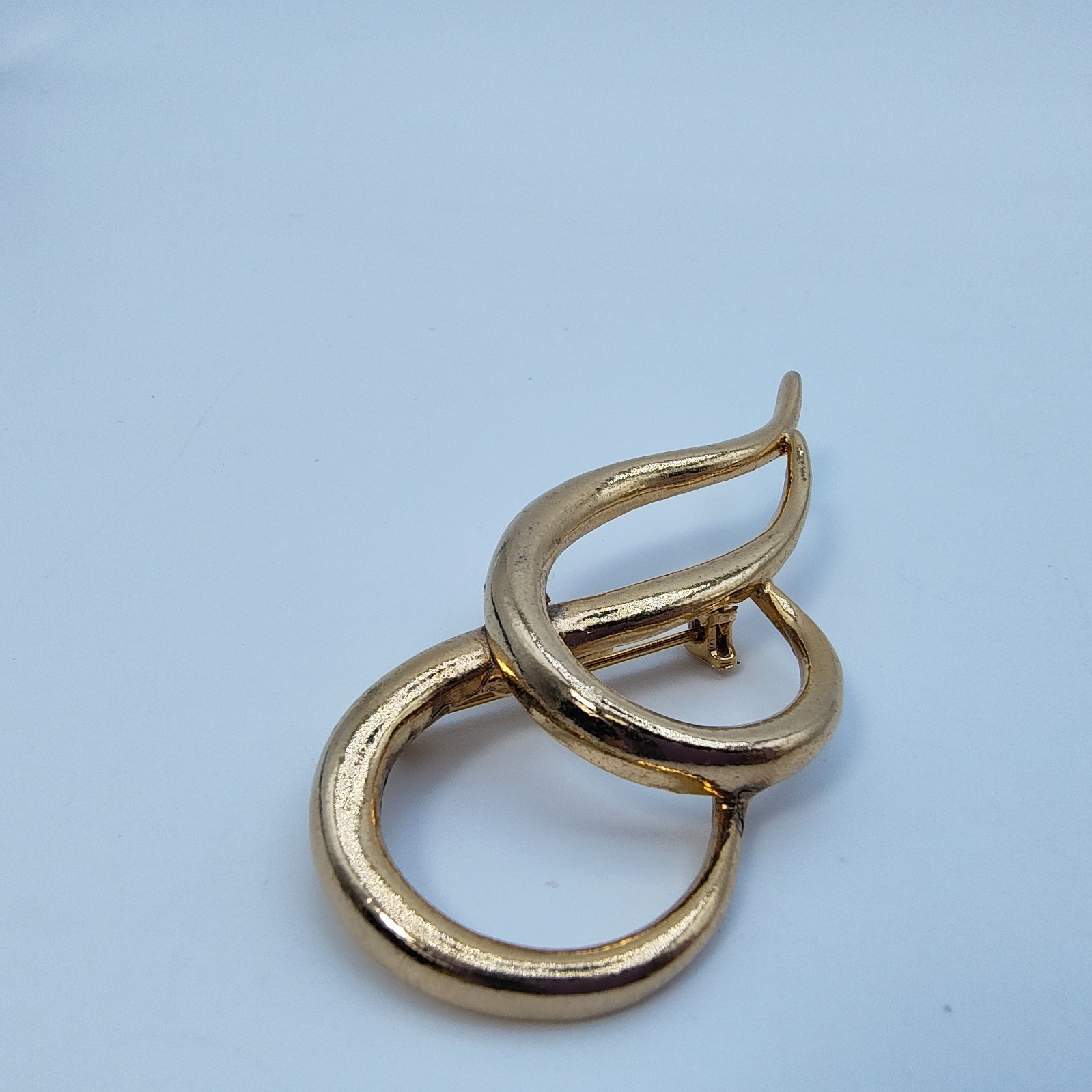 Vintage Piscitelli Modernist Swirl Brooch Gold Tone Abstract Quiet Luxury Signed