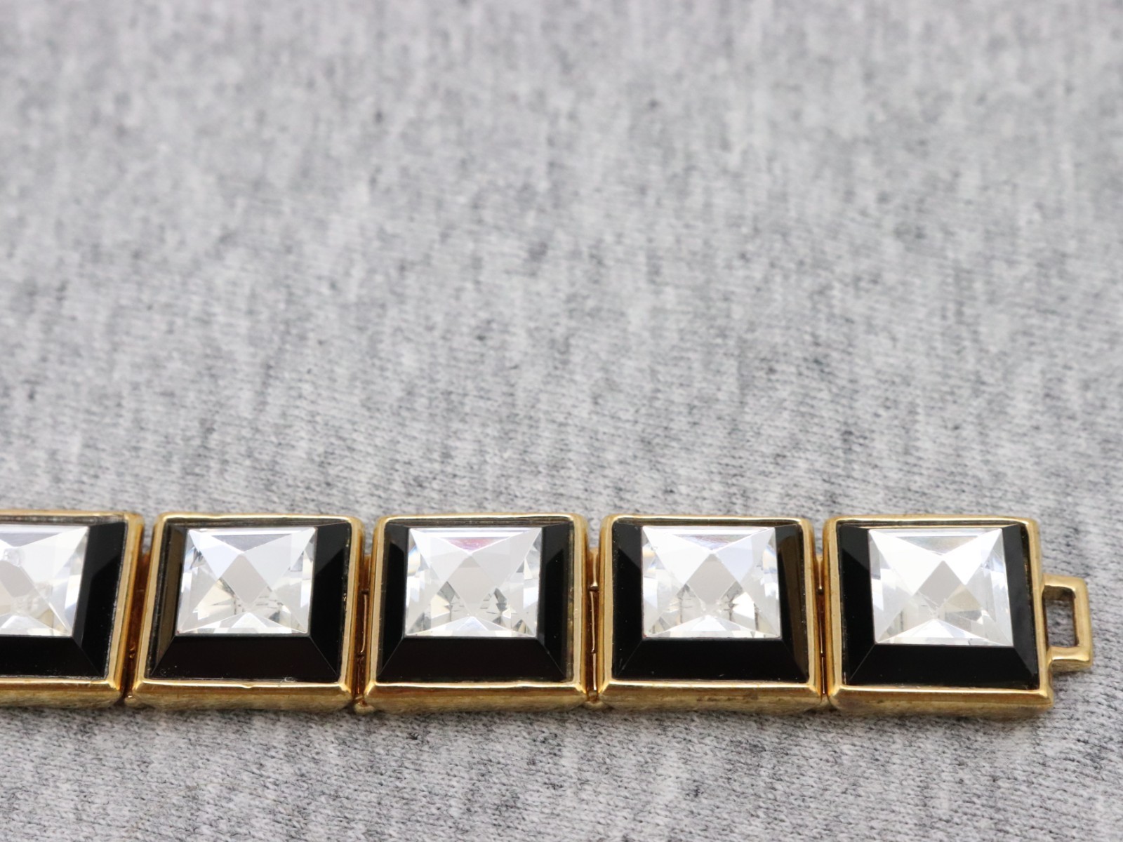 7″ Vintage Henri Bendel Square Crystal Rhinestone Clasp Bracelet Gold Tone Heavy