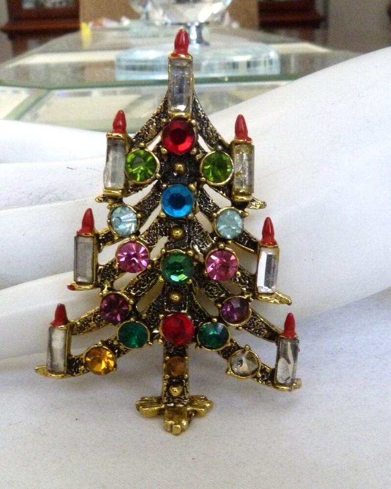 VINTAGE HOLLYCRAFT CRYSTAL RHINESTONE RED FLAME ENAMEL CANDLE CHRISTMAS TREE PIN