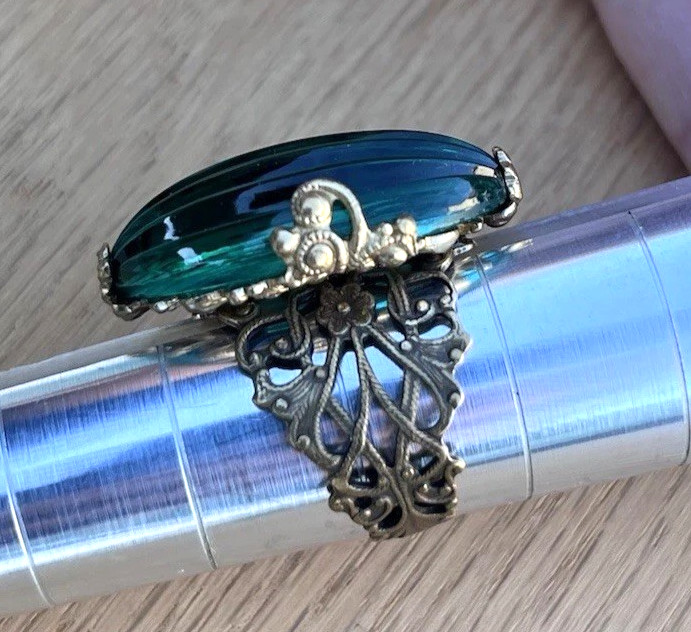 Vintage Emerald Green Glass Ribbed Cabochon Brass Filligree Ring Sz 10 Art Deco