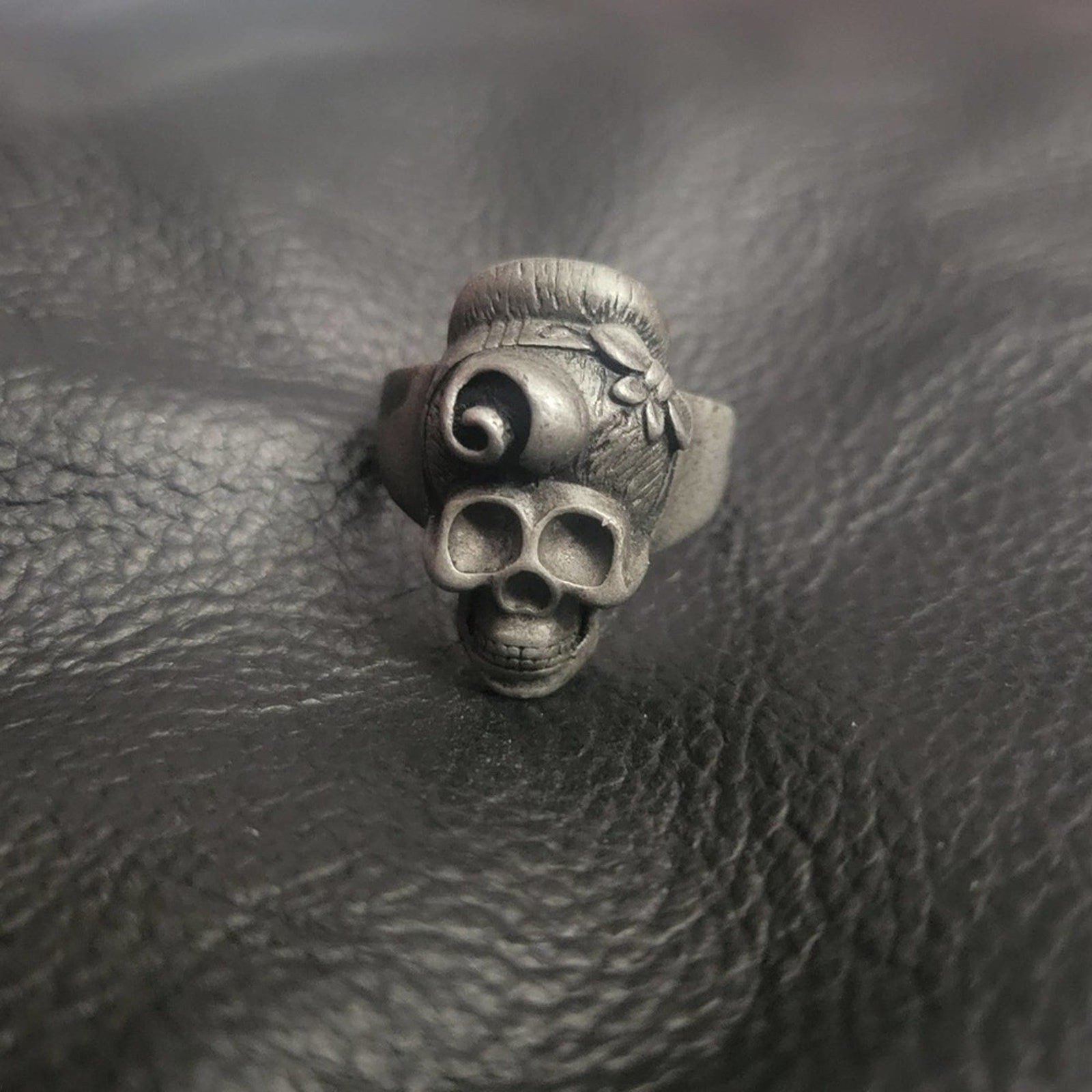 size 7 gray rockabilly skull goth pinup girl ring