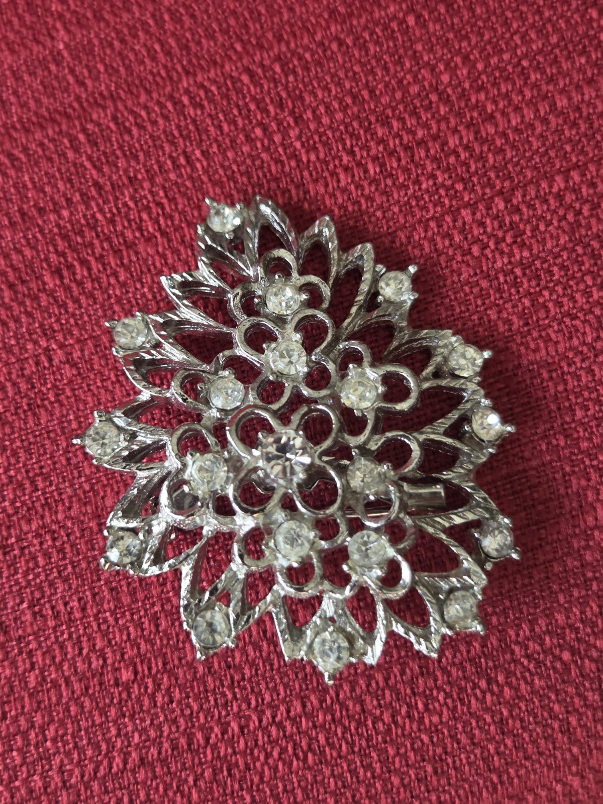 Vintage Silver Toned Classic Floral Cluster Rhinestone Estate Pin Brooch
