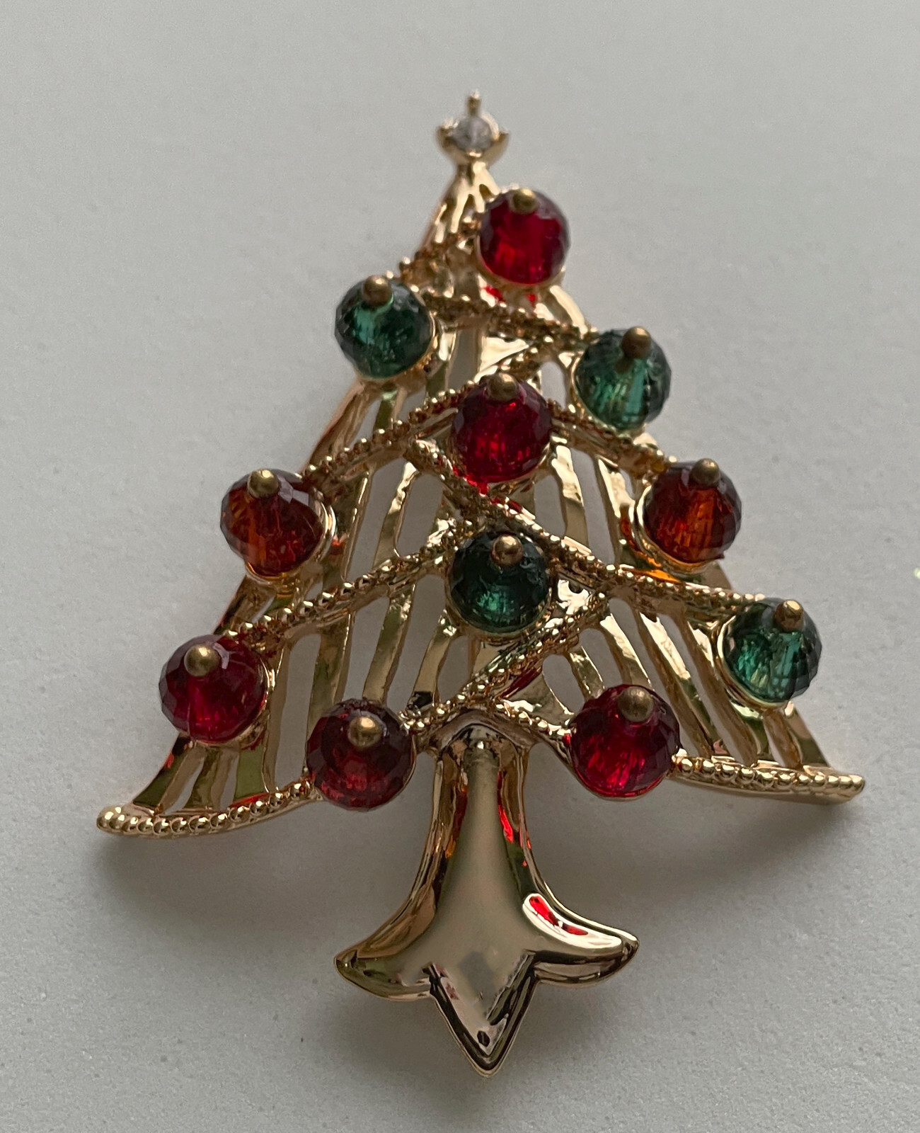 VINTAGE TRIFARI CHRISTMAS TREE PIN BROOCH GOLD GREEN RED BEADS BOOK PIECE HTF 38