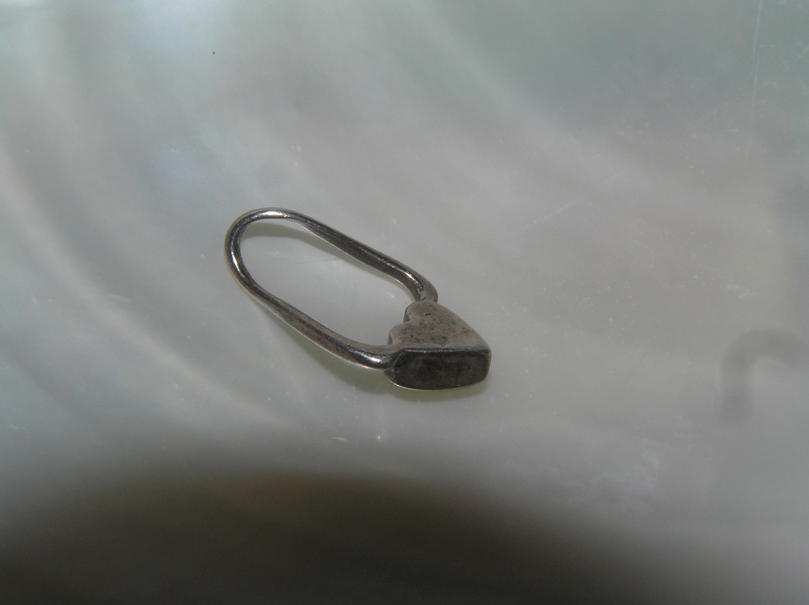 Vintage Dainty Silver Twist Wire with Mother of Pearl Inlaid Heart Pendant –